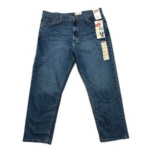 **SOLD** Wrangler / Relaxed Fit Jeans